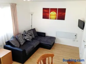 Hill View Apartment - Image 5