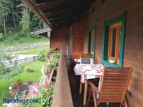 Charmant appartement de vacances adapté aux familles avec barbecue et jardin | Vue jardin - Image 3