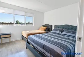 Pacific Escape 3BD Townhomes with FREE Parking - Image 3