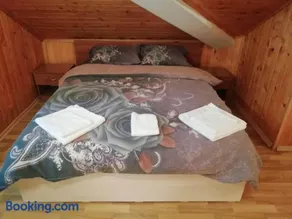 Green Loft Apartment-Rose - Image 3