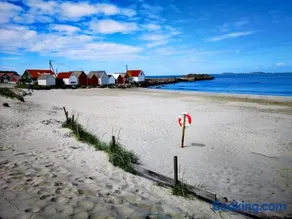 Apartment right by the beach and Sola airport - Image 1