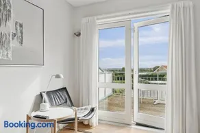 Apartamento vacacional con barbacoa, terraza y jardín | Vistas al agua - Image 3