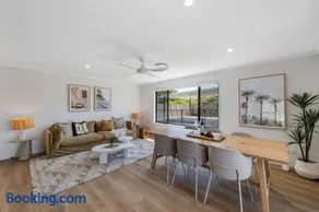 Golden Beach family nest - Image 1