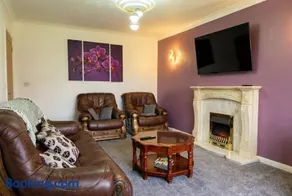 Family-Friendly Detached House Near Leeds and Bradford with Garden - Image 3