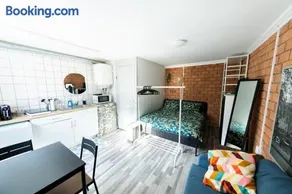 Tiny House Zaandam, Tranquility and easy Connection - Image 2