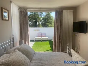 Moss Retreat Semi rural house with balcony and beautiful views Nr to Nantwich - Image 2