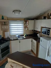 Przytulna przyczepa kempingowa dla 6 osób w parku wakacyjnym St Osyth Beach w Essex - Image 4
