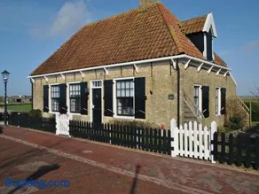 Holiday Home in Texel near Sandy Beaches - Image 1
