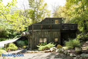 The Arts & Crafts House with Firepit, Skylights, Jetted Bathtub - Image 4