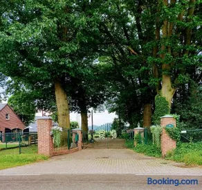 mooie familie groepsaccomodatie aan de bosrand - Image 1