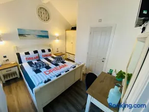 Filey Bay Beach House Step Free Accommodation The Bay Filey with ev car point - Image 3