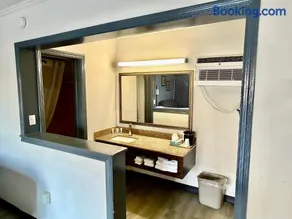 Budget Inn Conway - Image 3