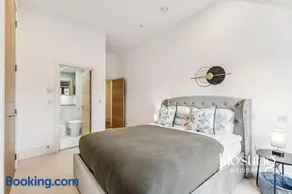 The Hamilton Suite - 2Bed Apartment with Parking - Image 5