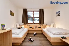 Apartamento vacacional ideal para familias con terraza, jardín y barbacoa | Vista panorámica - Image 4