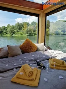 AQUACHILL houseboat & wellness - Image 2