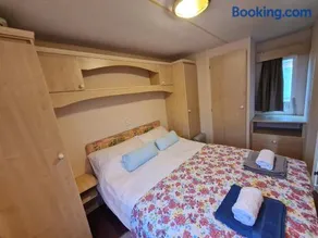 BLUE BIRD HOLIDAY HOME - Image 5
