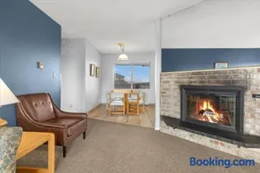 Family Suite - Kitchen Fireplace Pool and Hot Tub - Image 3