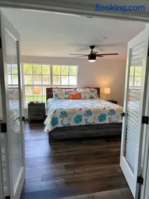 Spacious Family Home w Pool 4BR 3bath Beach nearby - Image 2