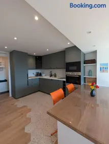 Dans la Marina, charmant appartement - Image 1