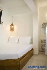Haraki Endless Blue Luxury Apartments - Image 1