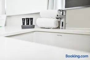 Modern 1BR with Breathtaking Yorkville View - Image 3