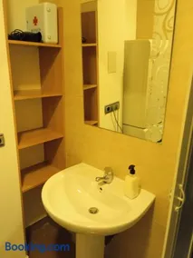 estudio con cocina y baño privado, uso del ATICO OPCIONAL - Image 3