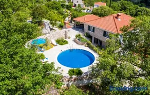 Villa Kate - outdoor pool, 4 bedrooms, free parking - Image 1