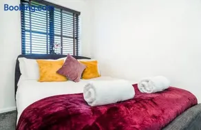 2 Bed House, Sleeps 5, 10 Mins From City, Parking, Garden, Perfect For Contractors, Tourists, Business, Travel, Short & Long Stays Welcome, Great Rates Available At Peachy Stays - Image 2