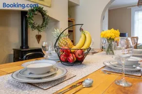 Charming house in South Shields-Sleep 6 -Parking - Image 3