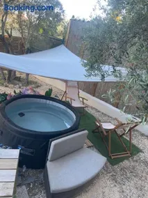La Tiny House des Oliviers et son jacuzzi - Image 3