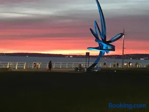Beachfront pet friendly townhouse, Stunning views - Image 2