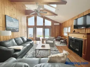 Beachfront 4 BR Spacious House! [Coastal Haven] - Image 1