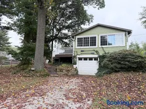 The Float House at Buckeye Lake - Hot Tub - Patio - Privacy - Image 2