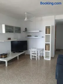 Apartamento Con Preciosas Vistas Al Mar,WIFI y piscina de temporada - Image 3