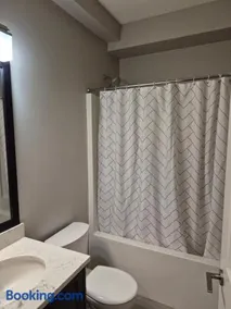 Spacious Private Suite Minutes Away from Ocean,Trails and Stores - Image 3