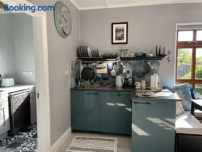 The Conifers Studio Apartment With Private Garden - Image 3