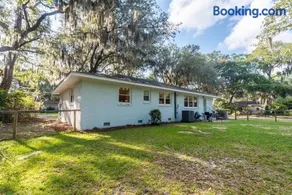 Refinished 3-BR Lowcountry Retreat - Image 2
