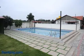 Exclusive Escapes - Image 2
