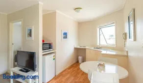 Snells Beach Motel - Image 2