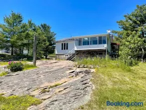 Georgian Bay 3-bdrm lakefront Main House - Image 2