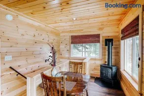 Charming riverfront home with mountain views & private dock - Image 5