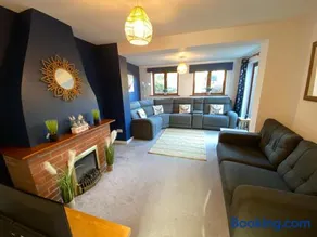 Carlton Cottage Country Retreat - Perfect for Ipswich - Aldeburgh - Southwold - Thorpeness - Sizewell B - Sizewell C - Sleeps 13 - Image 2
