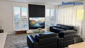 Luxury Family Retreat with Games Room and Outdoor Cinema - Image 1