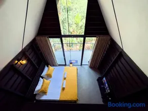 Eco Knuckles Holiday Lodge - Image 3