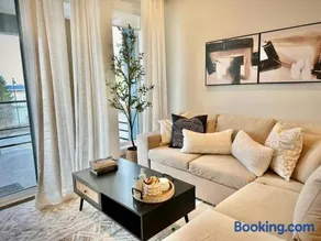 Dreamy Panoramic Lakeview 1 Bedroom plus Den - Image 3