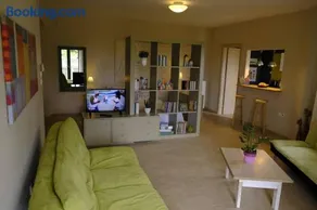 Apartment with garden in Thessaloniki. - Image 2