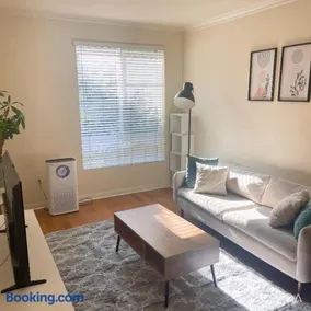 Holiday in LA - 1br with Free parking, Laundry, Pool - Image 2