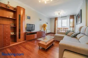 Apartamento zona centro con garaje y piscina para 4 personas - Image 2