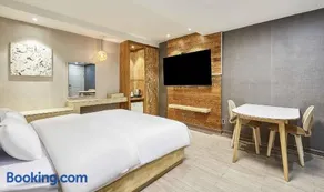 Hotel Pacific - Image 4