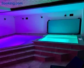 Jolie cabane avec jacuzzi pour les amoureux de la nature - Image 1